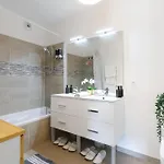 Lovely 2 Bedroom With Pool