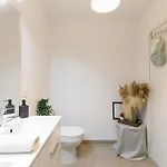 Lovely 2 Bedroom With Pool *