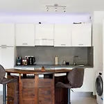 Lovely 2 Bedroom With Pool *