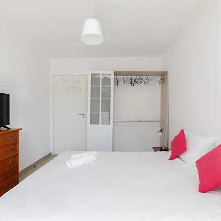 Lovely 2 Bedroom With Pool Апартаменты Валлорис
