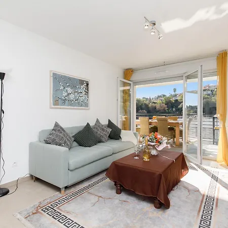 Lovely 2 Bedroom With Pool *