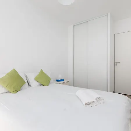 Lovely 2 Bedroom With Pool דירה
