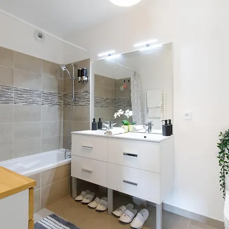 Lovely 2 Bedroom With Pool