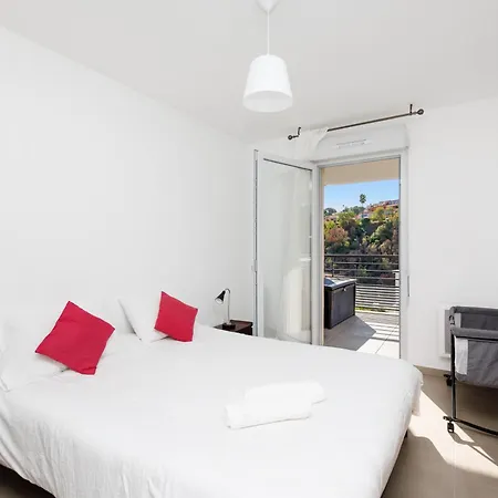 Lovely 2 Bedroom With Pool