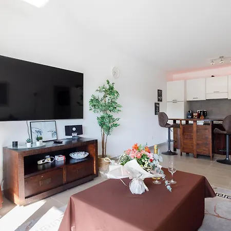 Lovely 2 Bedroom With Pool Lejlighed
